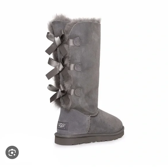 UGG K BAILEY BOW TALL GREY KIDS SIZE 5 women’s size 7. Worn 1 time. - Picture 1 of 4